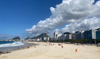 Dia quente movimenta praias do Rio de Janeiro
