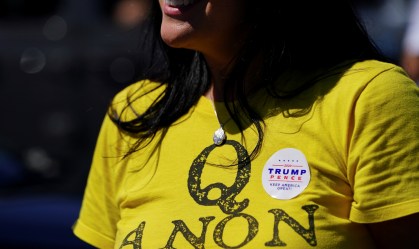 O que é QAnon e como surgiu o grupo ligado à invasão no Capitólio