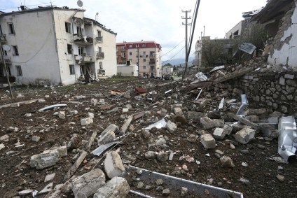 Edificações destruídas em Stepanakert, na região de Nagorno-Karabakh