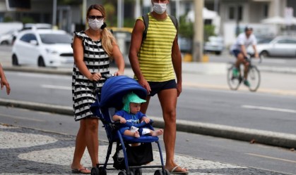 Aumento de procura faz máscaras hospitalares ficarem até 3.000% mais caras