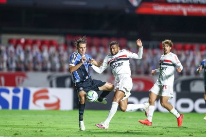 Lance do duelo entre São Paulo e Grêmio, que terminou empatado por 0 a 0