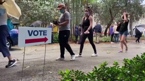 Eleitores aguardam em fila para votar na Flórida