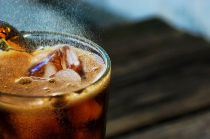 Xarope é o principal ingrediente usado na fabricação de refrigerantes