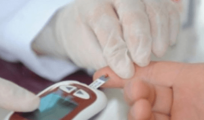 Teste de glicemia que apura nível de glicose no sangue