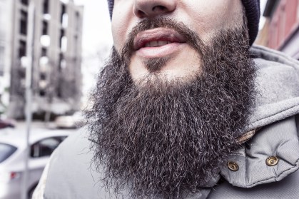 Crescem as dúvidas sobre manter ou não a barba por causa da COVID-19
