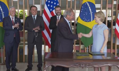 Brasil e EUA assinam acordo de US$ 1 bilhão