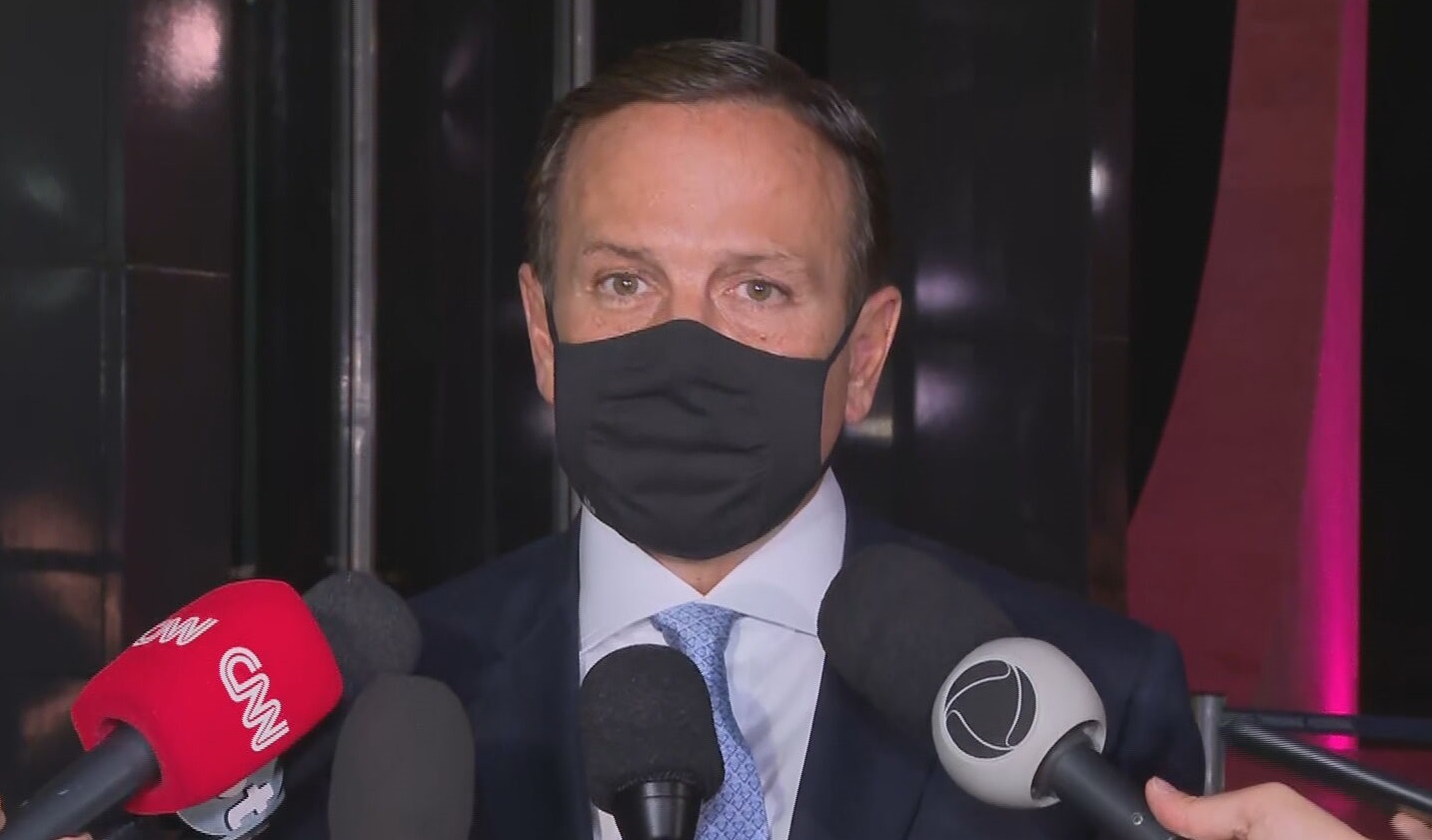 O governador de São Paulo, João Doria, fala à imprensa
