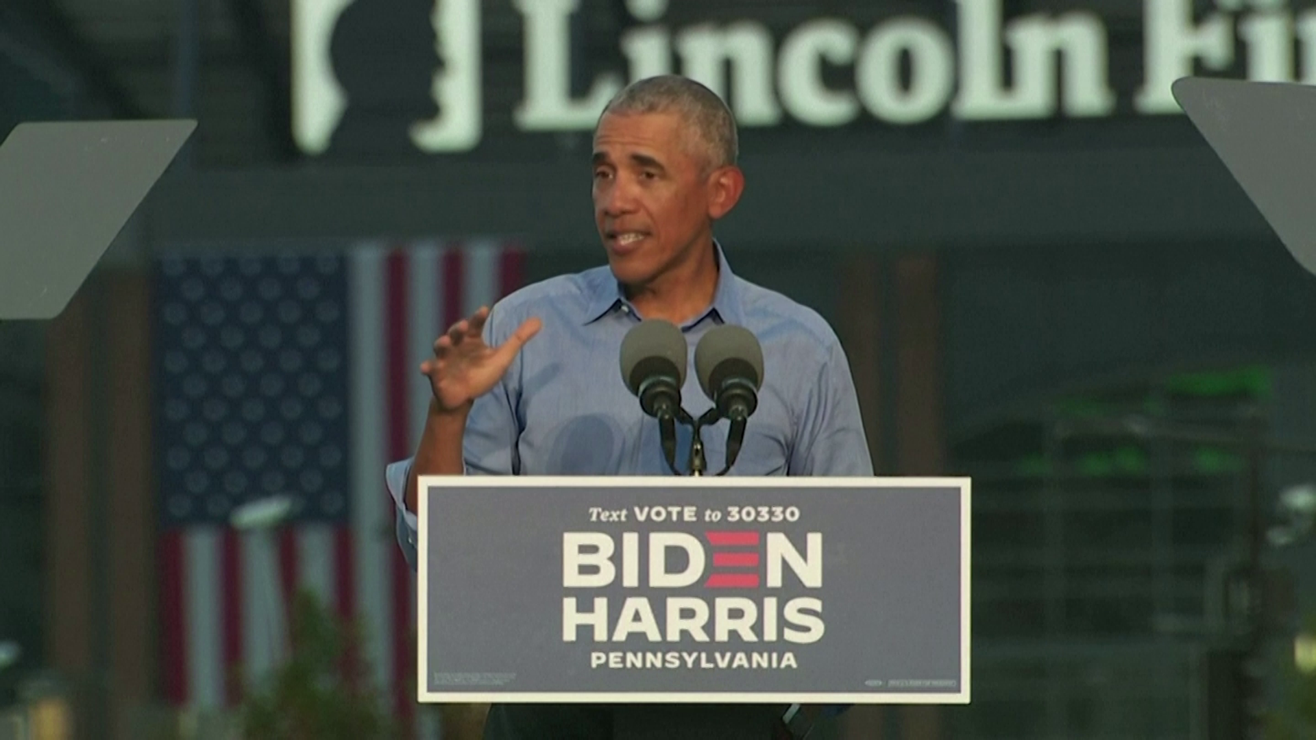 Em discurso na véspera de debate, ex-presidente Barack Obama criticou Trump