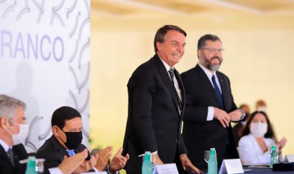 Bolsonaro diz que não aumentará impostos quando a pandemia terminar
