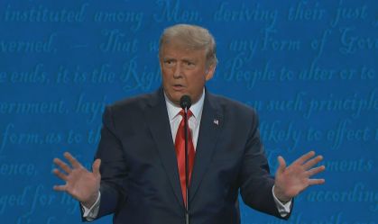 Trump acena a eleitores negros, mas critica movimento Black Lives Matter