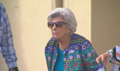 Idosa de 109 anos sai de casa para votar antecipadamente nos Estados Unidos