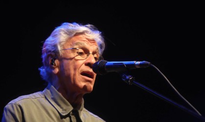 Juíza determina que Twitter remova ofensas dirigidas a Caetano Veloso 