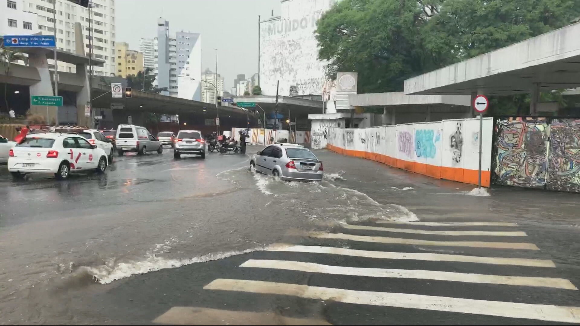 Chuva em São Paulo deixa cidade em estado de atenção