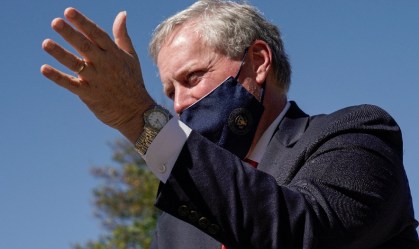 Chefe de gabinete da Casa Branca: 'Não vamos controlar a pandemia'