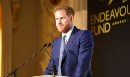 Príncipe Harry diz que criação o impediu de ver preconceito racial inconsciente