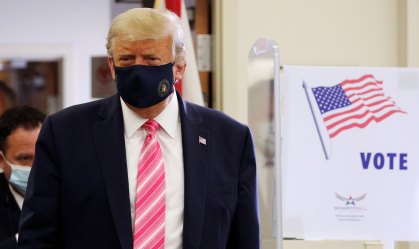 Twitter e Facebook rotulam publicações de Trump na véspera das eleições dos EUA