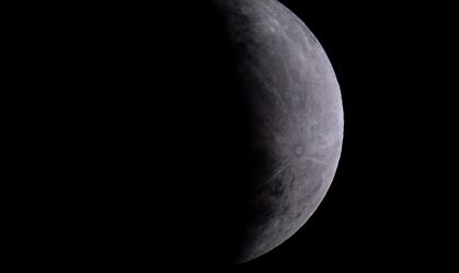 Como misterioso pedaço de foguete na Lua traz debates sobre lixo espacial