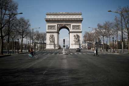 Arco do Triunfo e vias ao redor