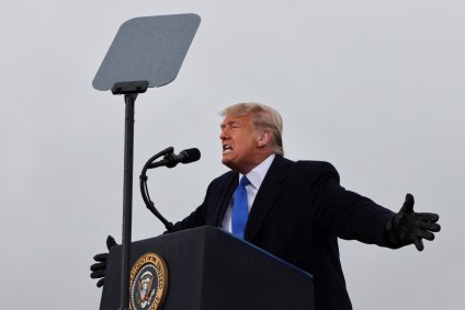 O presidente Donald Trump durante comício em Michigan
