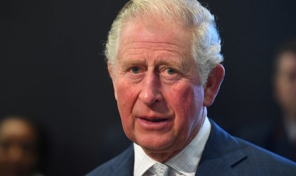 Príncipe Charles visita pai internado em hospital de Londres