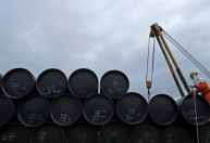 Petróleo cai com foco na produção dos EUA e dúvida sobre demanda chinesa