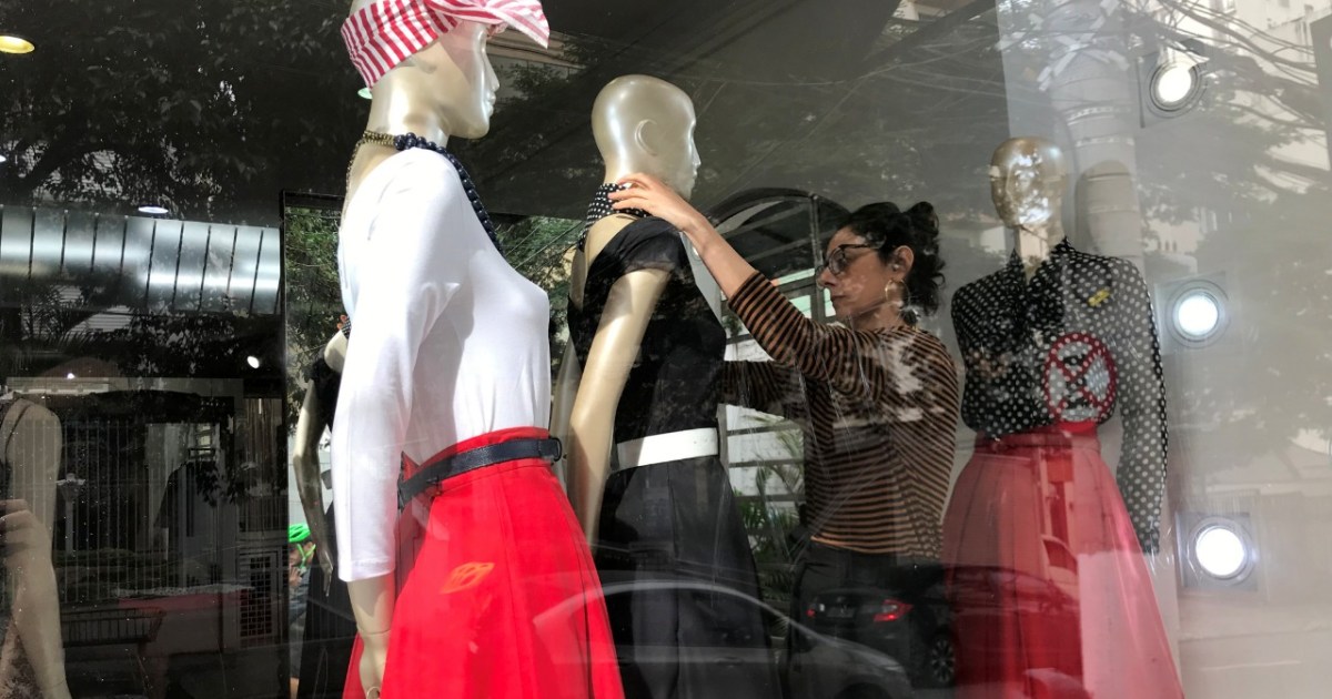 Setor de serviços recua 0,4% em dezembro, diz IBGE