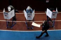 Democratas lideram disputa pelo Congresso dos EUA com 10 pontos