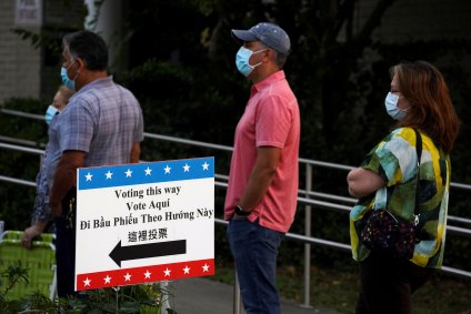 Fila de eleitores para votação antecipada em Houston, no Texas, Estados Unidos