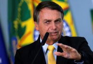 Não precisamos, mas podemos jogar fora das quatro linhas da Constituição, diz Bolsonaro