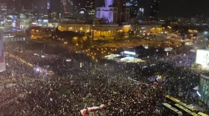 Milhares de poloneses protestam contra decisão judicial sobre aborto