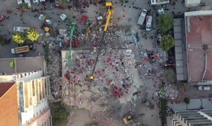 Terremoto na Turquia: equipes buscam sobreviventes em cenário de destruição