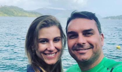 Flávio Bolsonaro vai a Noronha com passagem paga pelo Senado, mas alega equívoco