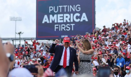 Trump lança dúvida sobre integridade da contagem prolongada de votos