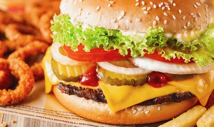 Burger King terá que enfrentar ação judicial sobre tamanho enganoso de sanduíche