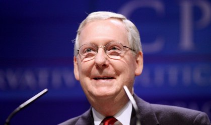 Líder republicano no Senado, Mitch McConnell é reeleito
