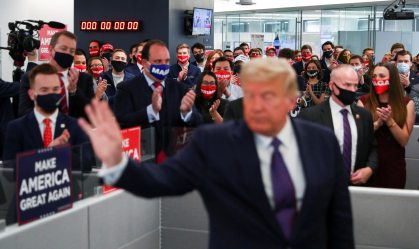 Donald Trump em escritório de campanha em Arlington