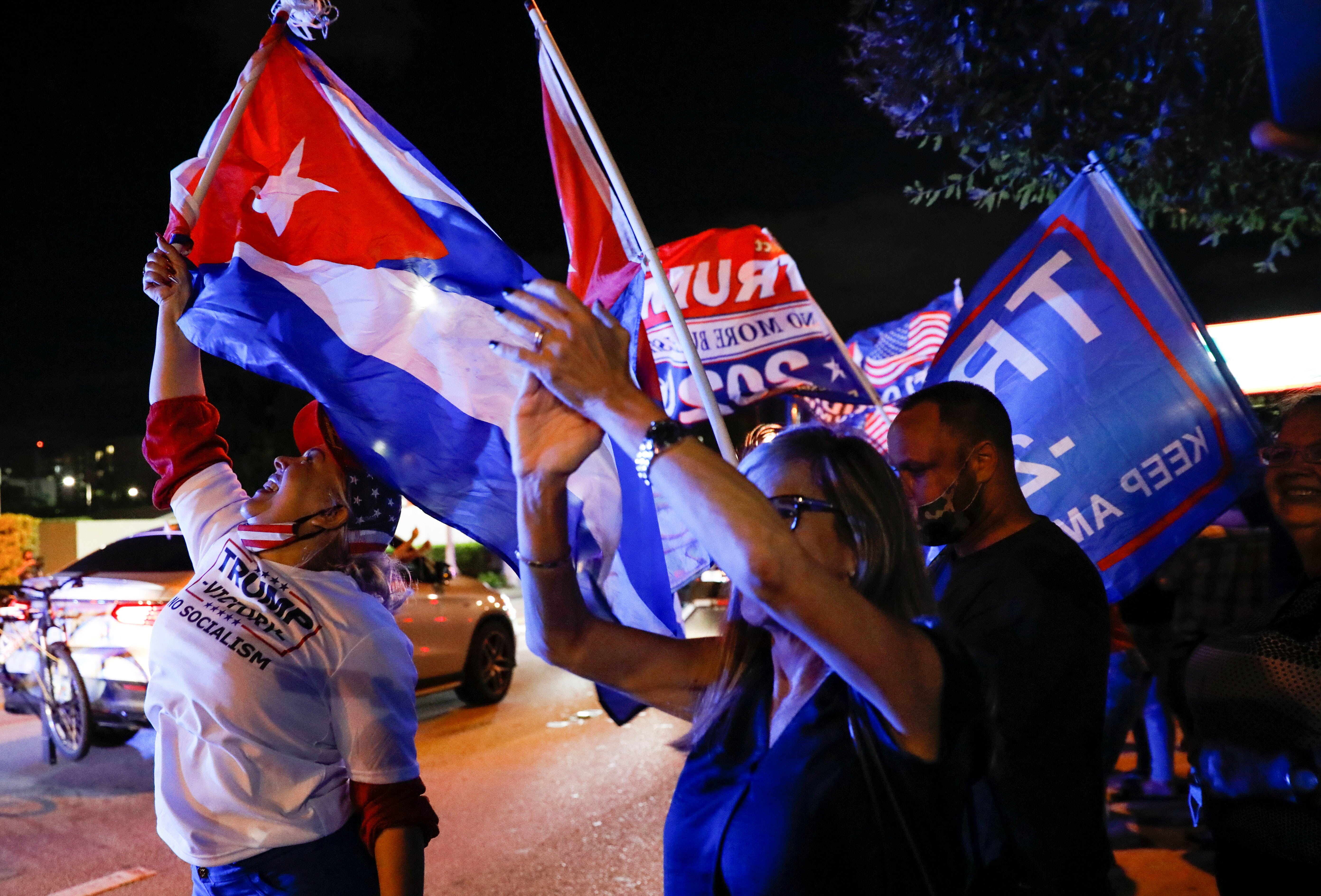 Latinos a favor de Trump