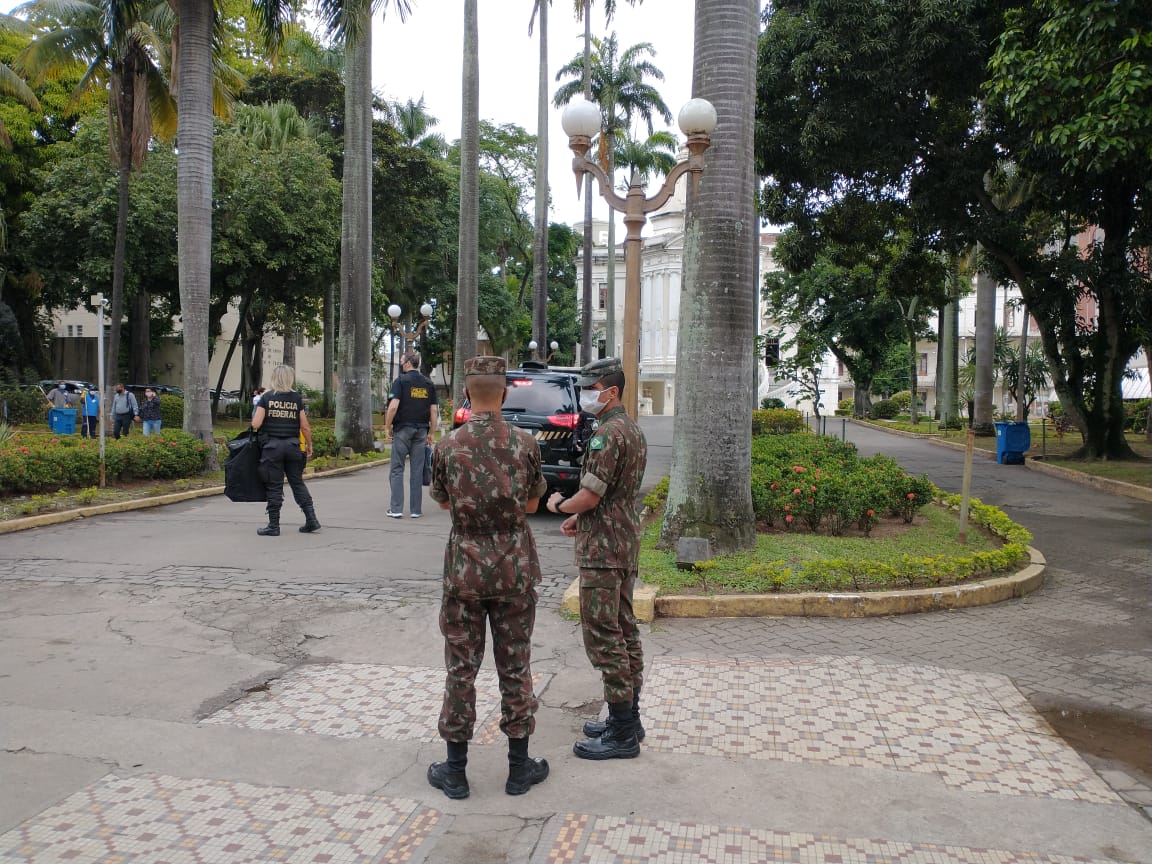 Militares