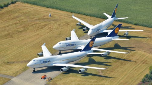 Naves Boeing 747 em aeroporto de Twente, na Holanda