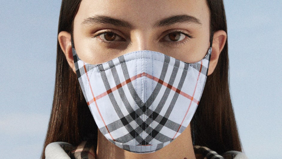 Máscara facial da marca Burberry