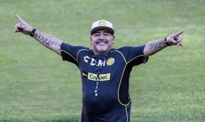 Maradona foi sedado para conter sintomas de crise de abstinência, segundo médico