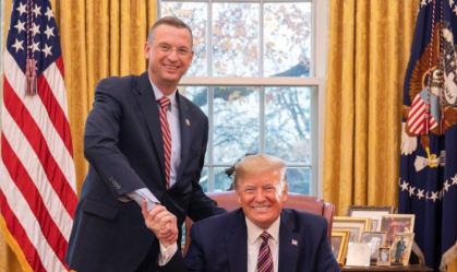 Trump indica candidato derrotado ao Senado para acompanhar recontagem na Geórgia