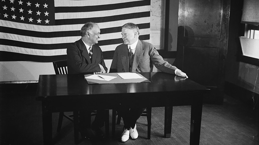 Herbert Hoover (à direita), foi o 31º presidente dos Estados Unidos • Foto: Harris & Ewing/Biblioteca do Congresso dos EUA