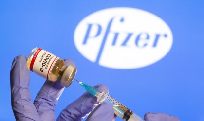 Idosos de asilos e área da saúde devem receber vacina primeiro nos EUA, diz CDC