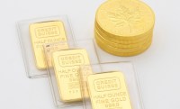 Ouro fecha em alta impulsionado por dólar desvalorizado