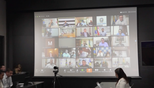 Governadores reunidos em teleconferência