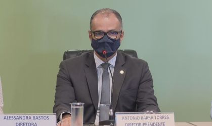 Compra de vacinas por entes privados desonera o SUS, diz presidente da Anvisa