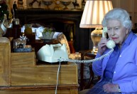 Rainha Elizabeth II cancela viagem após ser aconselhada a descansar