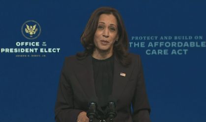 Kamala Harris defende Obamacare: 'saúde na América deve ser um direito'