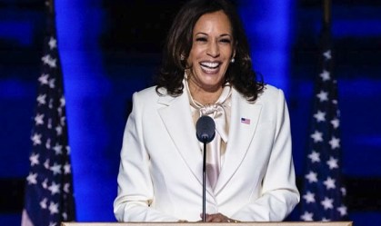 Por que o terno branco de Kamala Harris diz muito